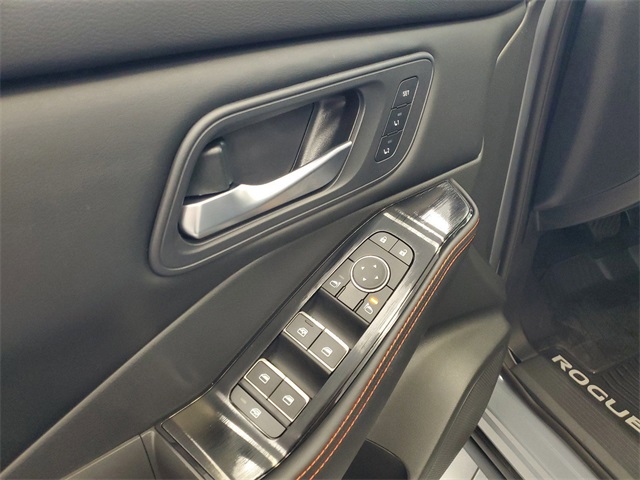 2025 Nissan Rogue SV photo 5