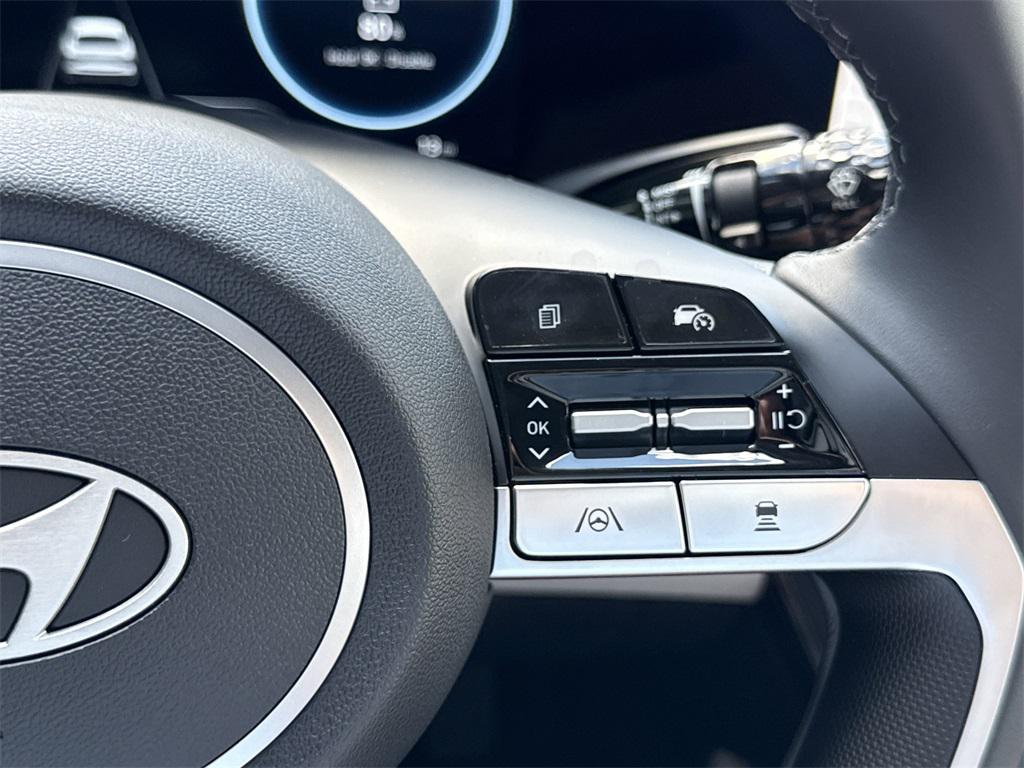 2025 Hyundai Elantra Limited photo 21