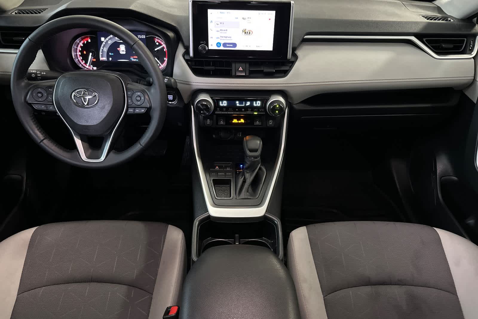 2023 Toyota RAV4 XLE photo 3