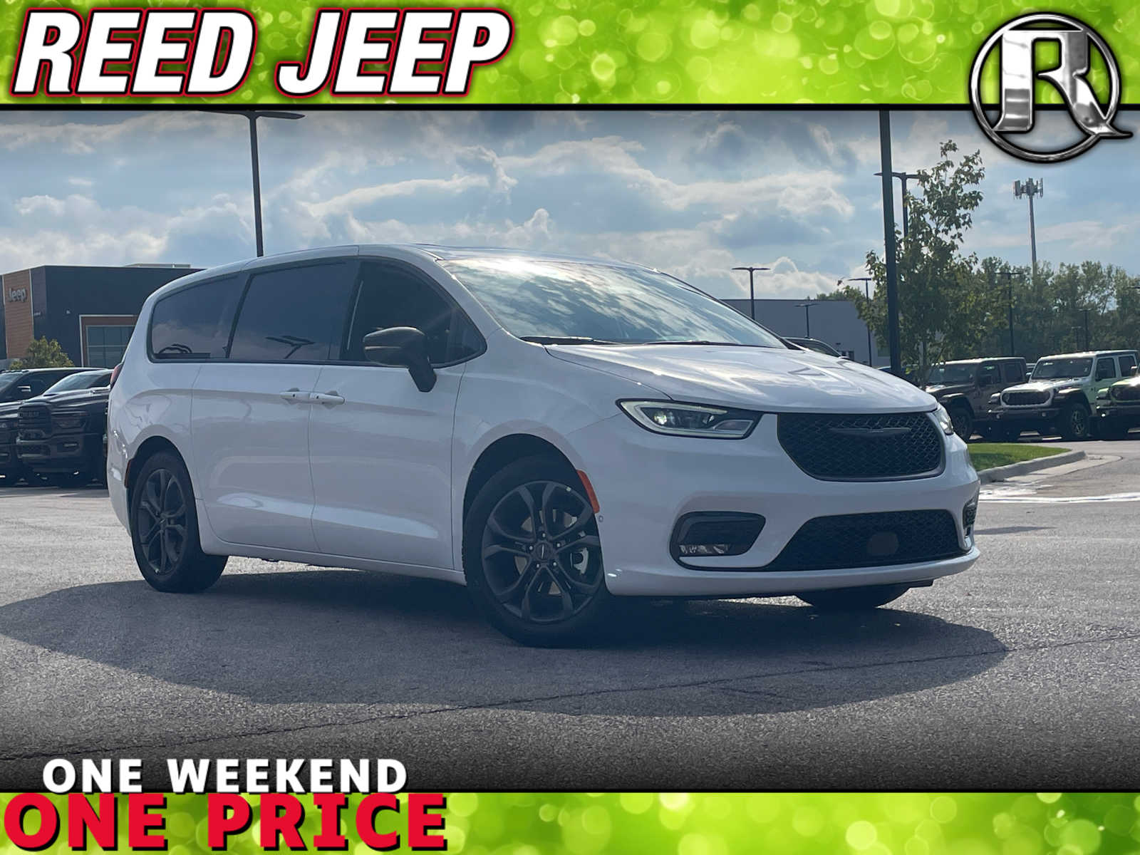 2026 Chrysler Pacifica Select's photo