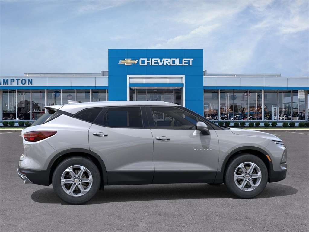 2025 Chevrolet Blazer 2LT photo 2