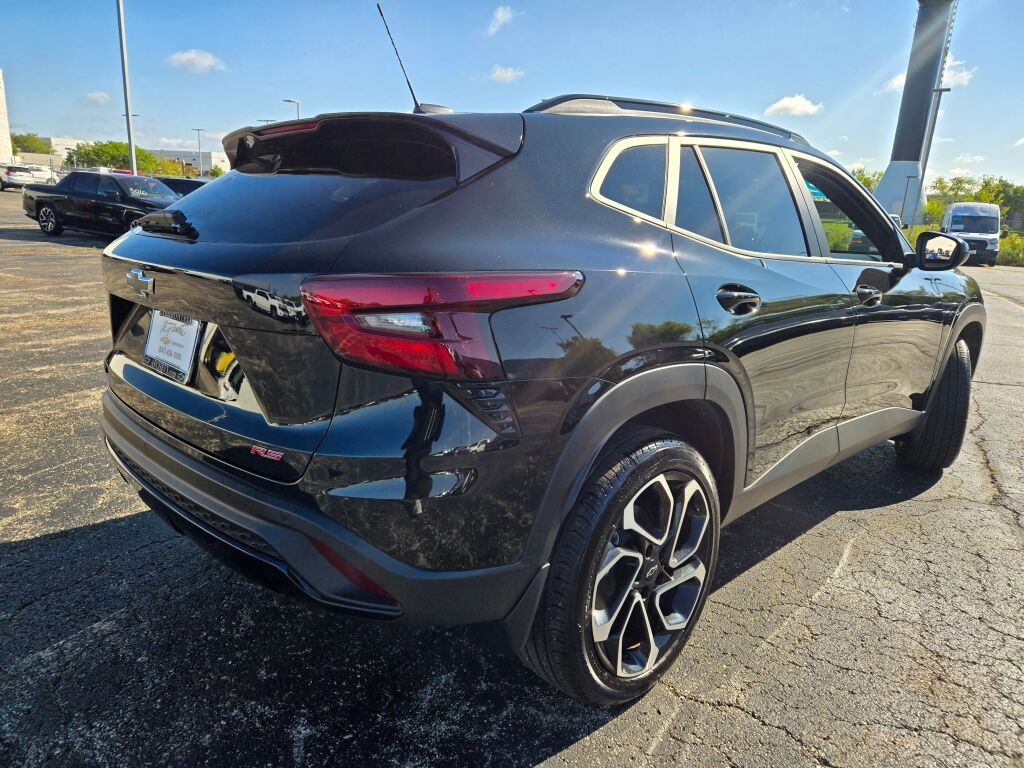 2025 Chevrolet Trax photo 7