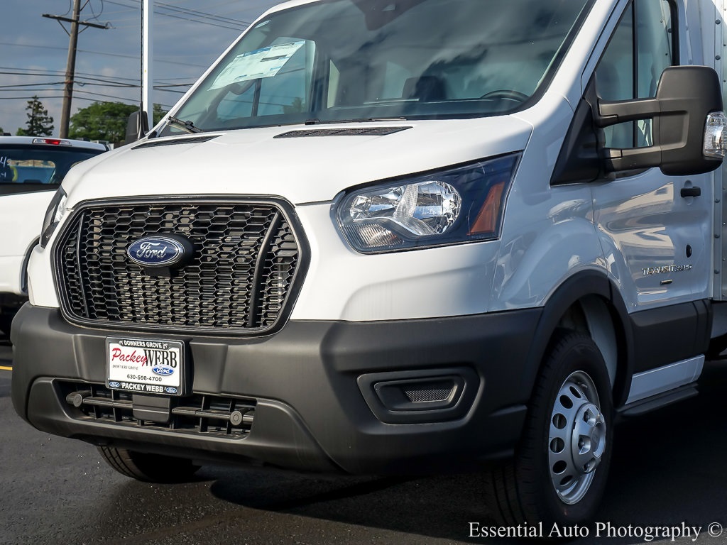 2024 Ford Transit Cutaway photo 3