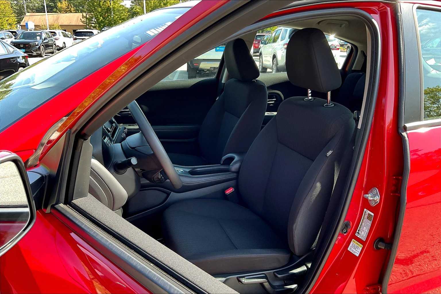 2016 Honda HR-V LX photo 10