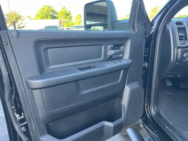 2025 Ram 2500 Tradesman photo 4