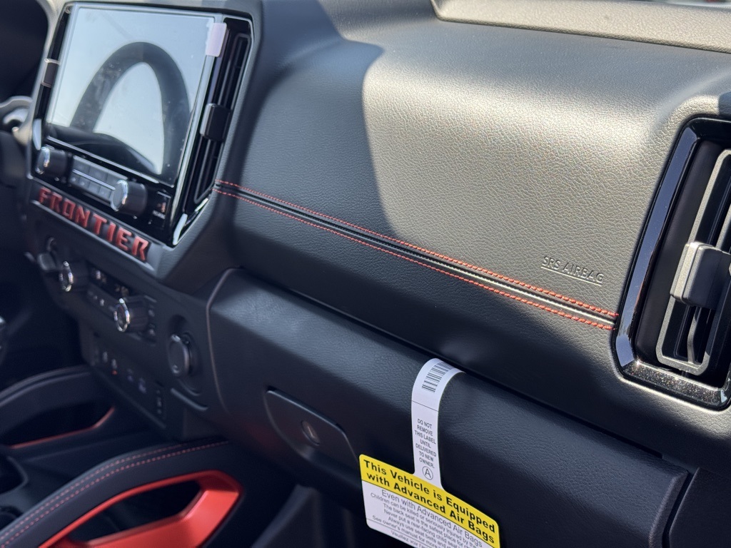 2025 Nissan Frontier PRO-4X photo 21