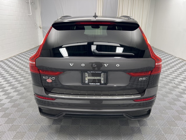 2023 Volvo XC60 B5 Plus photo 5
