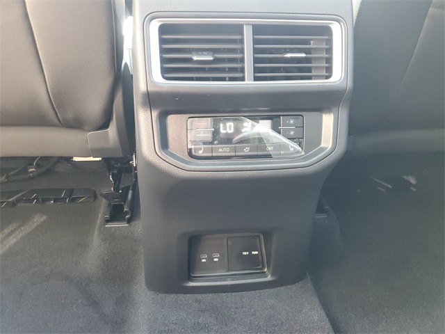 2025 Volkswagen Atlas SEL Premium R-Line photo 14