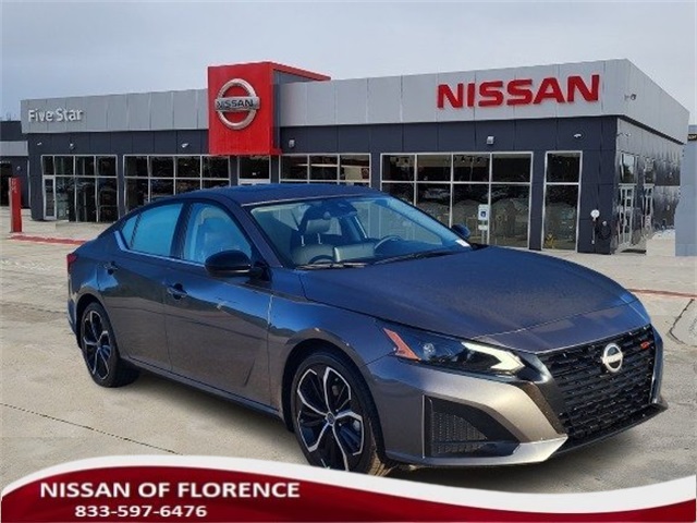 2025 Nissan Altima SR's photo