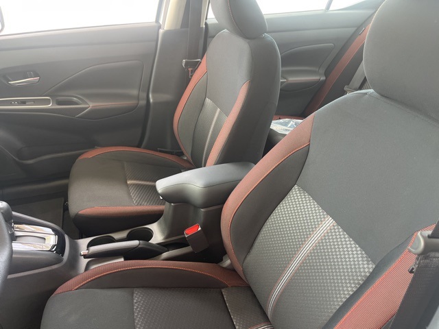 2025 Nissan Versa 1.6 SR photo 8