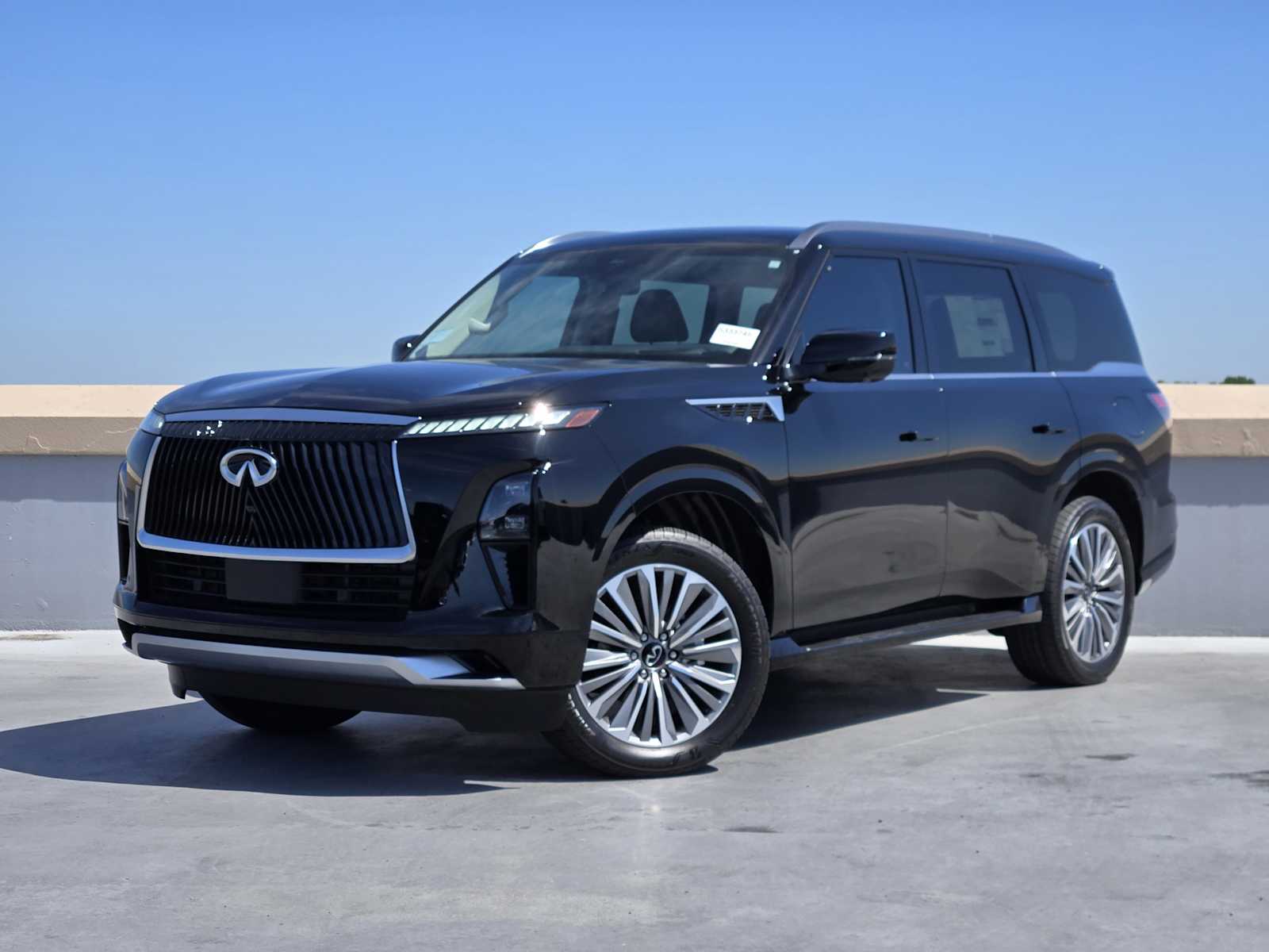 2025 INFINITI QX80 LUXE