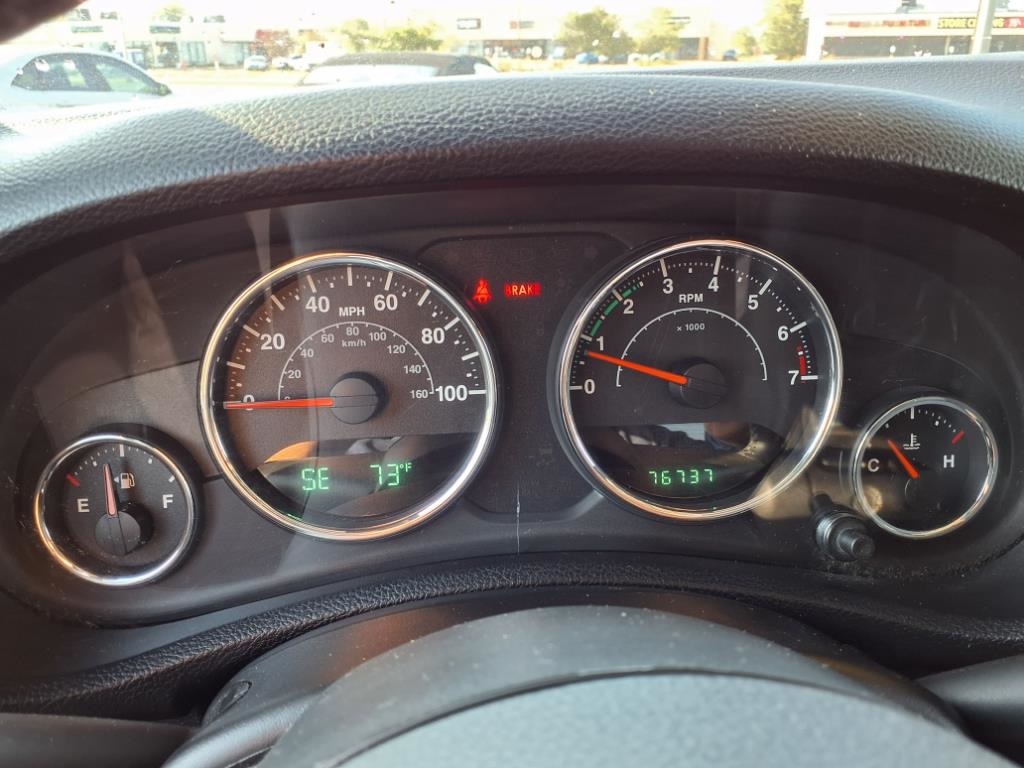 2012 Jeep Wrangler Sahara photo 17
