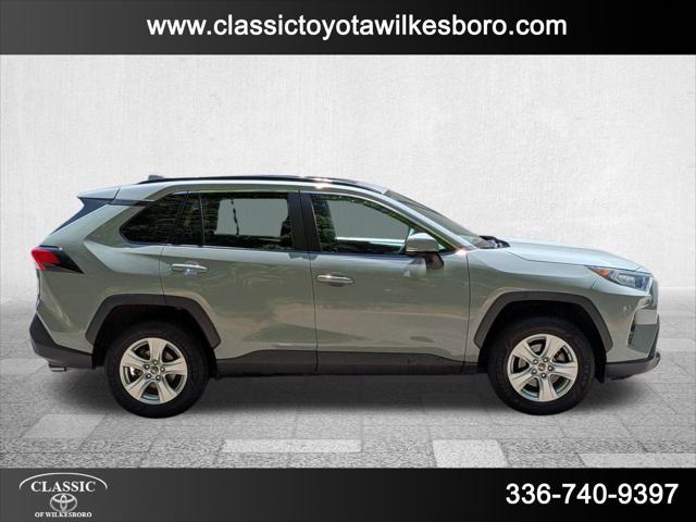 2019 Toyota RAV4 XLE photo 4