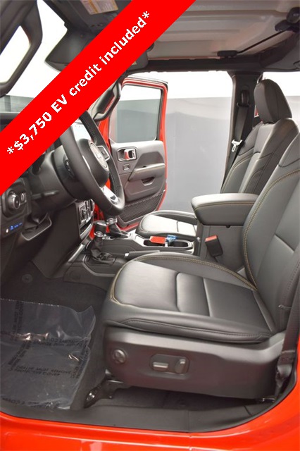 2025 Jeep Wrangler Sahara 4xe photo 9