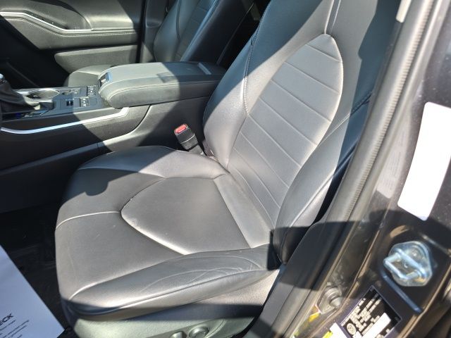 2021 Toyota Highlander XLE photo 12