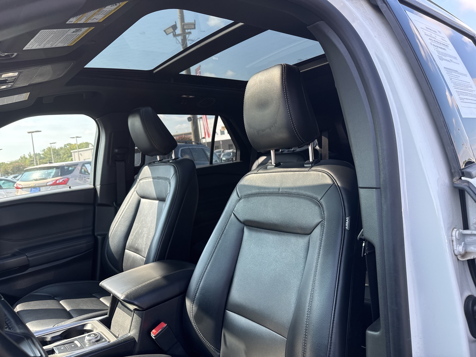 2020 Ford Explorer XLT photo 27