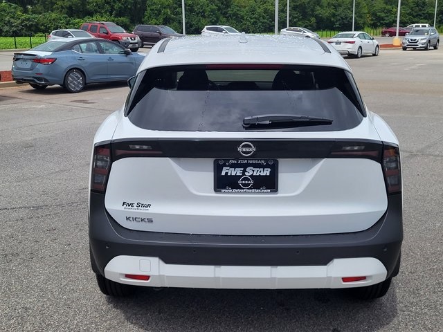 2025 Nissan Kicks SV photo 4