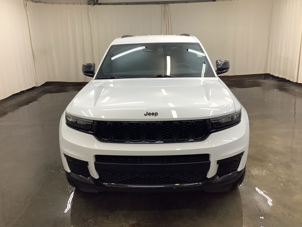 2024 Jeep Grand Cherokee Altitude photo 2