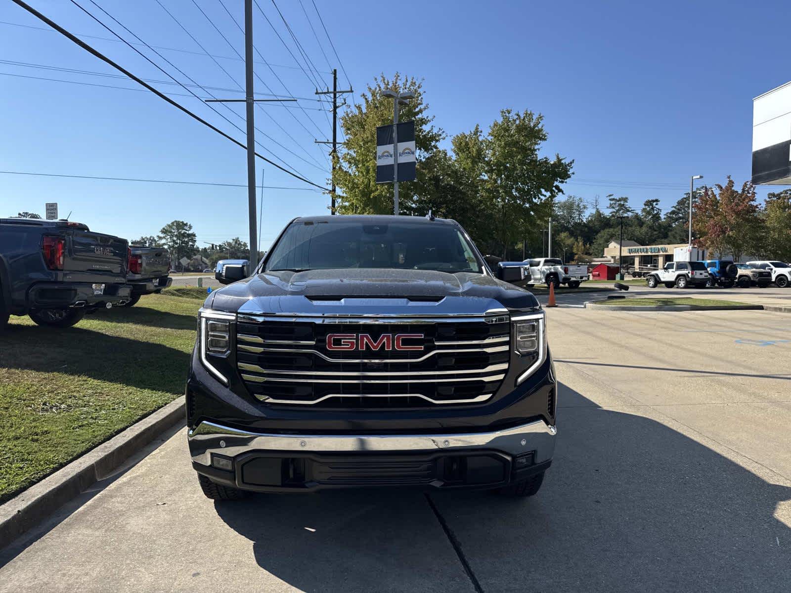 2026 Gmc Sierra SLT photo 2