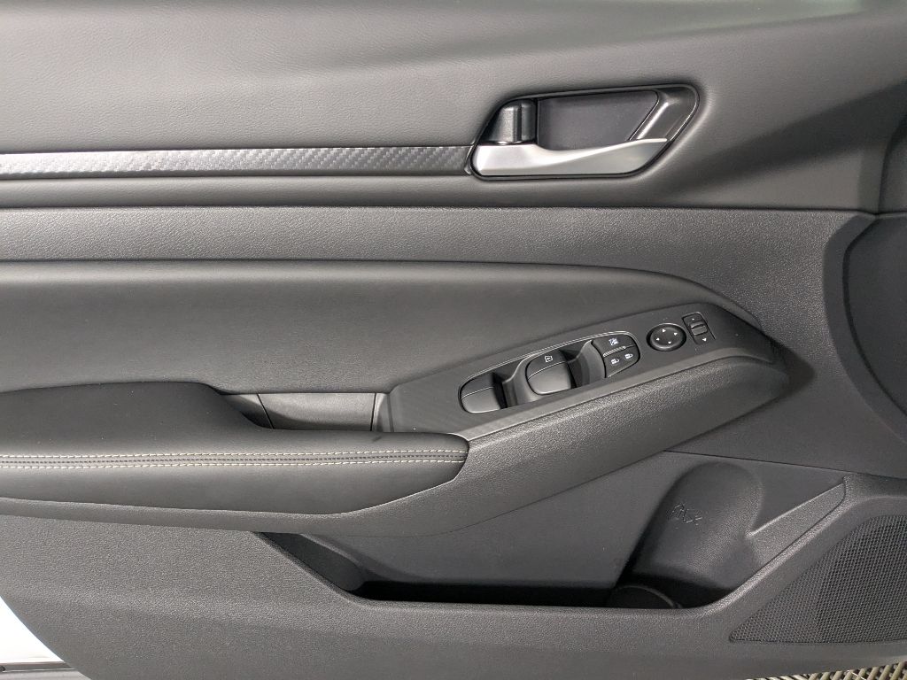 2025 Nissan Altima SV Special Edition photo 9