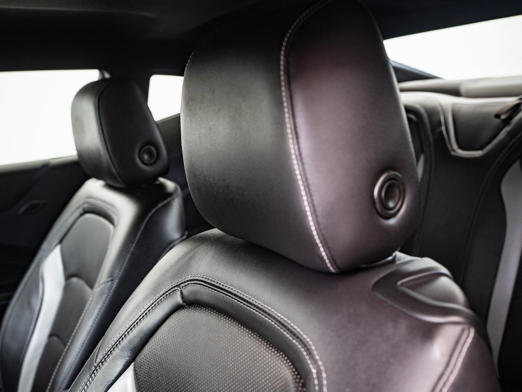 2018 Chevrolet Camaro 2LT photo 17