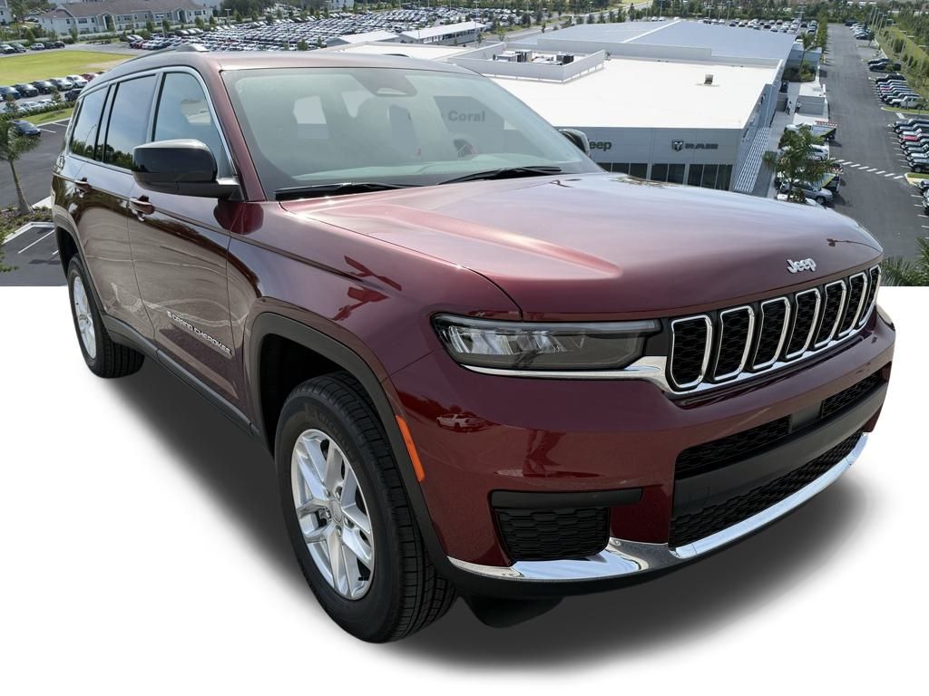 2025 Jeep Grand Cherokee Laredo photo 2
