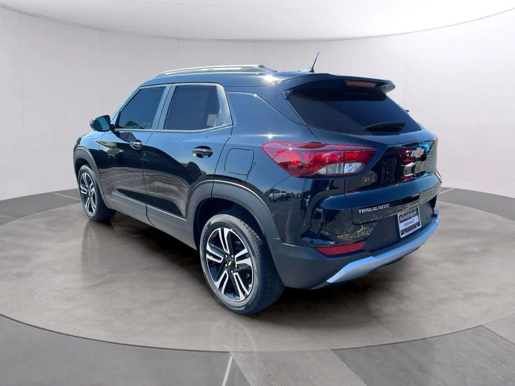 2025 Chevrolet Trailblazer LT photo 3