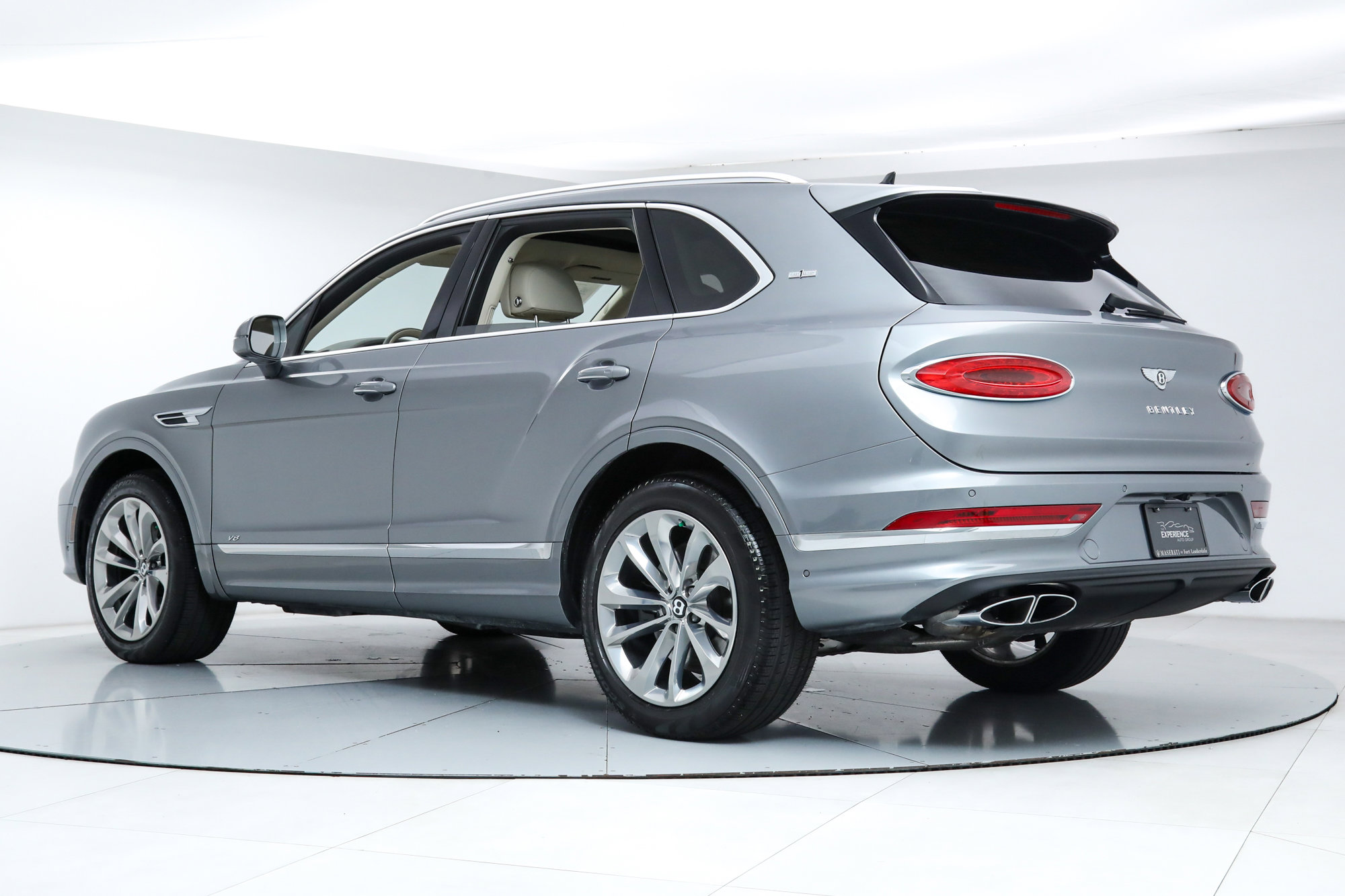 2022 Bentley Bentayga V8 First Edition photo 3