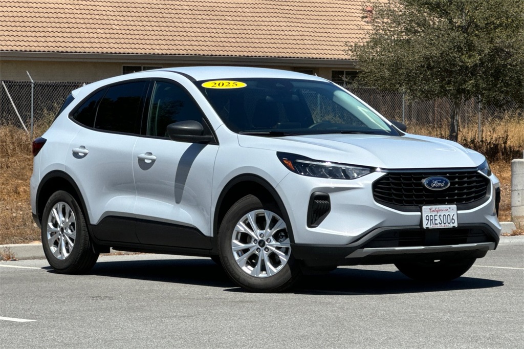 2025 Ford Escape Active photo 2