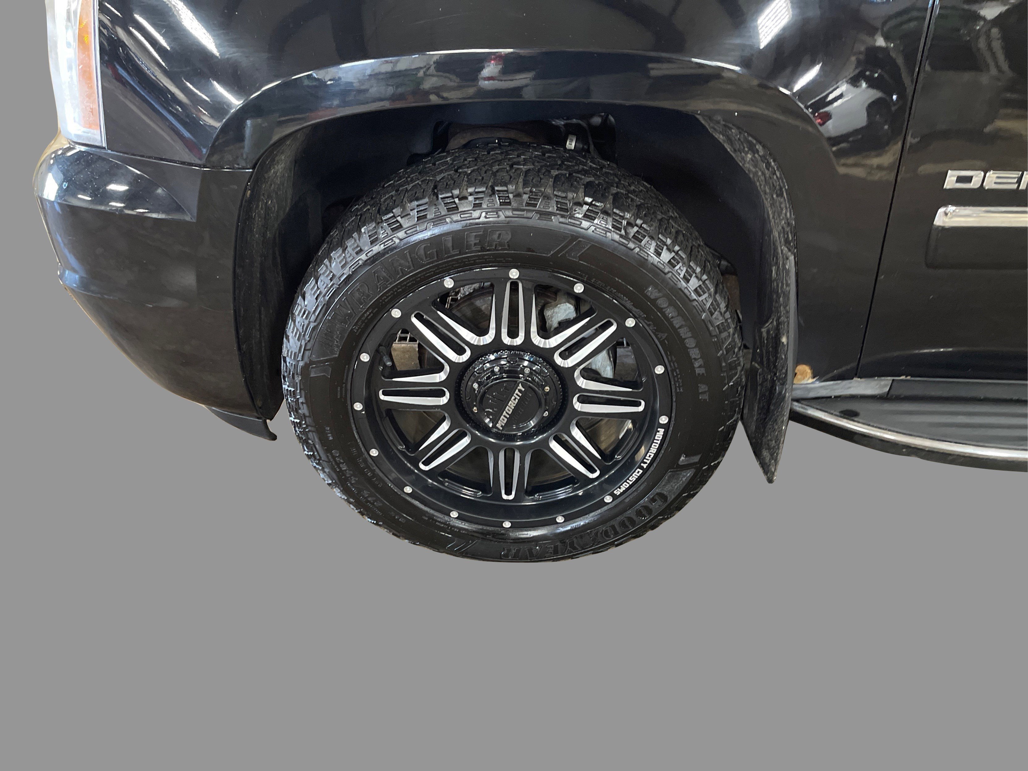 2011 Gmc Yukon XL Denali photo 13
