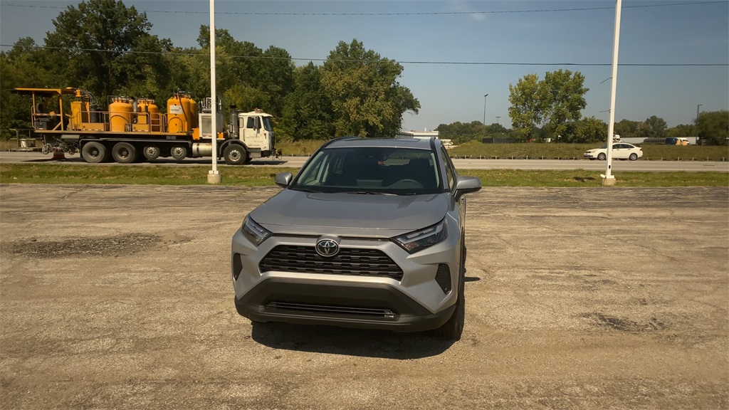 2025 Toyota RAV4 Hybrid XLE photo 3