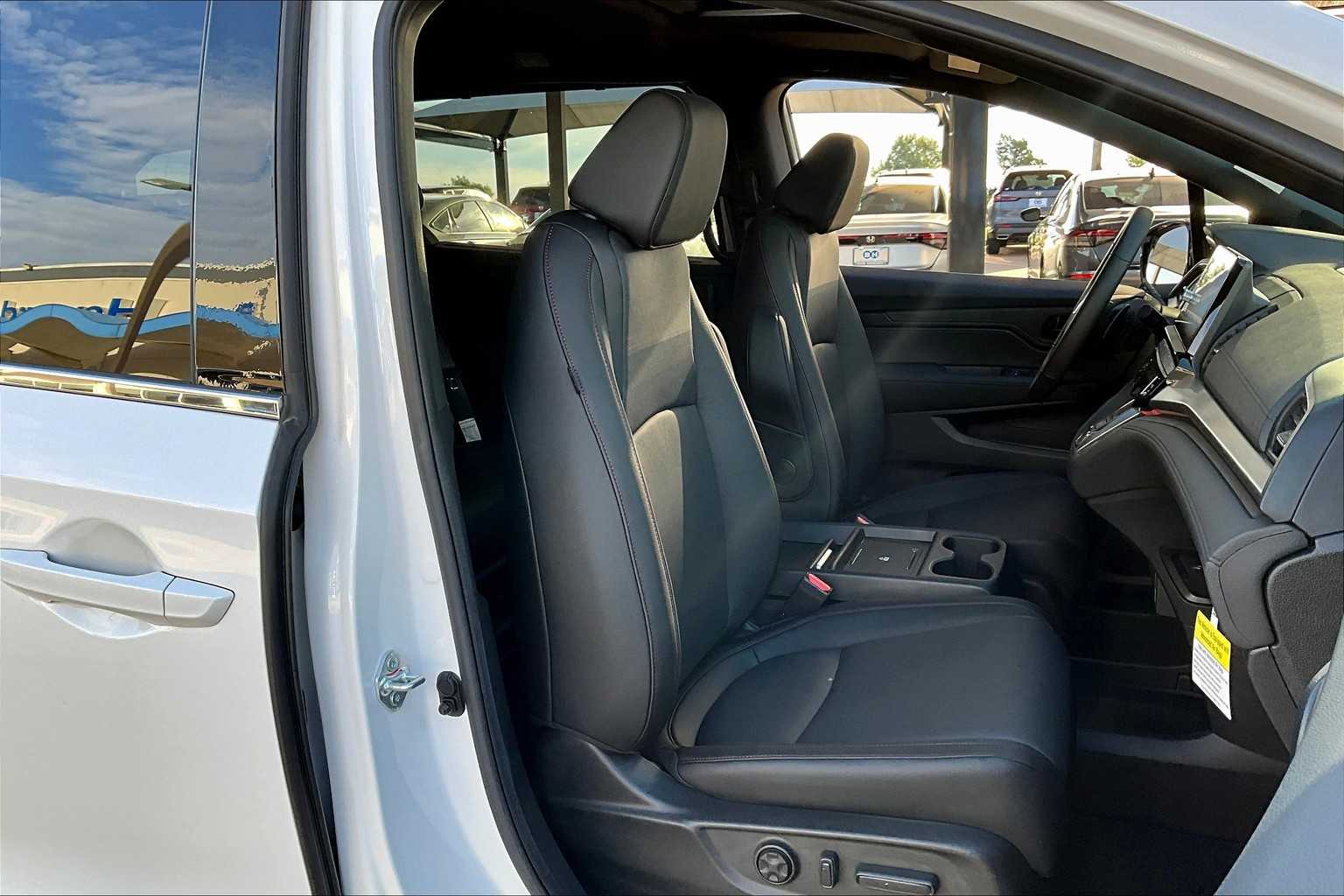 2025 Honda Odyssey photo 8