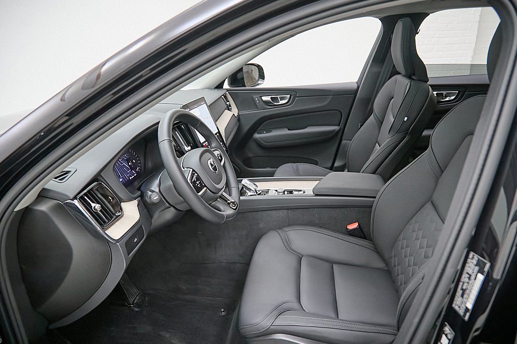 2026 VOLVO XC60 - Image 18