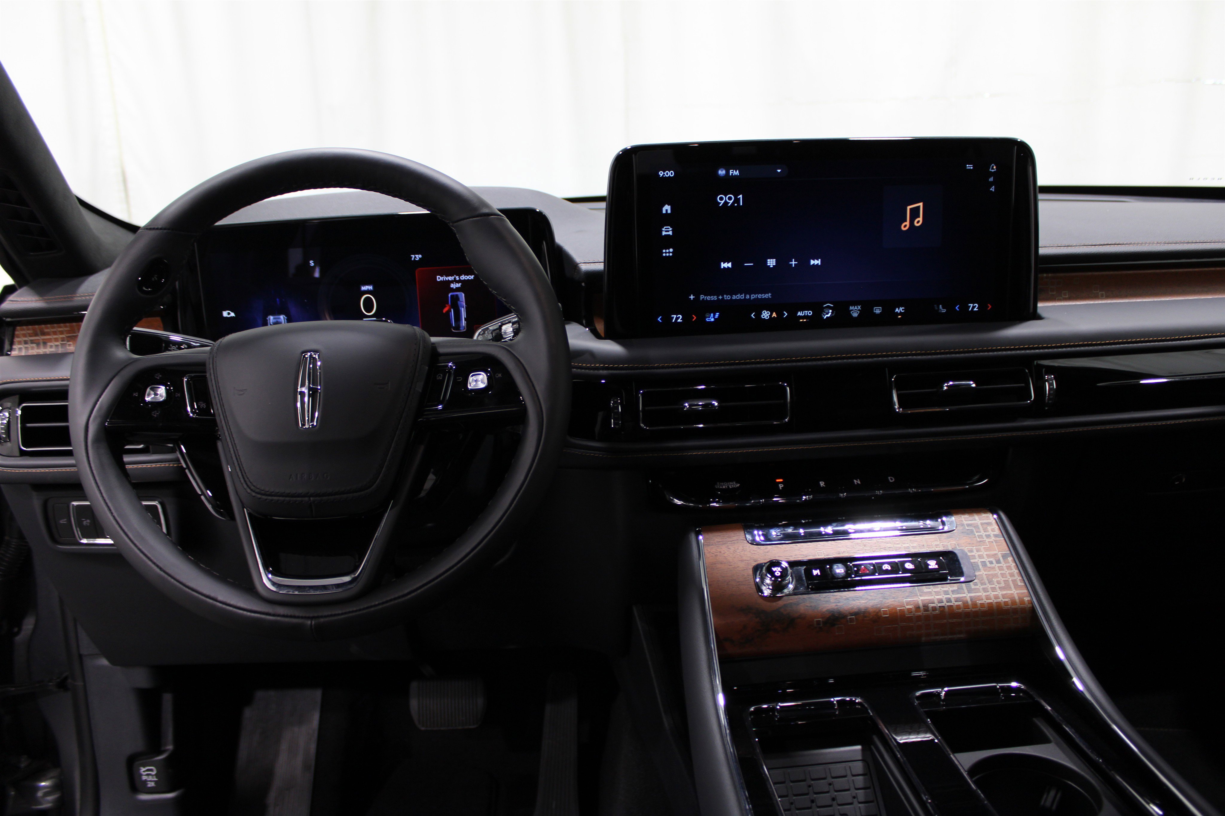 2025 Lincoln Aviator Black Label photo 2