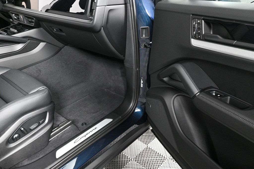 2026 Porsche Cayenne Coupe photo 24