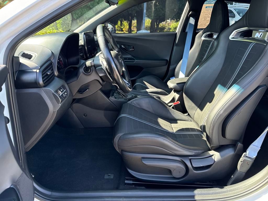 2022 Hyundai Veloster N Base photo 9