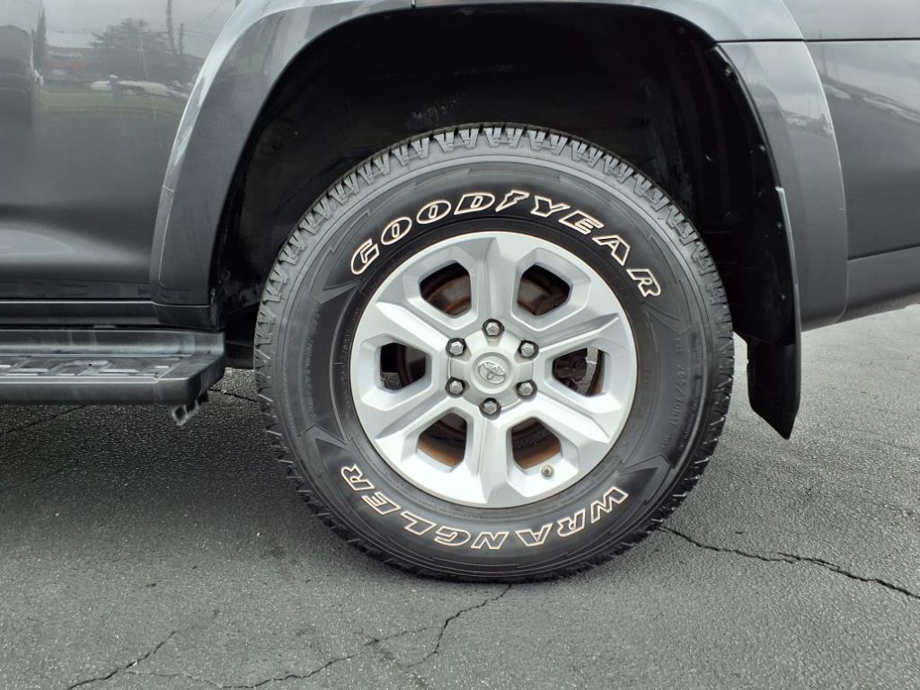 2019 Toyota 4Runner SR5 Premium photo 23
