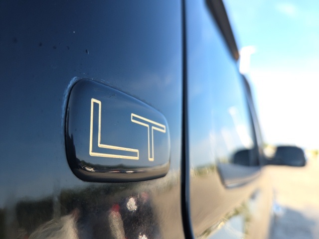 2005 Chevrolet Tahoe LT photo 16