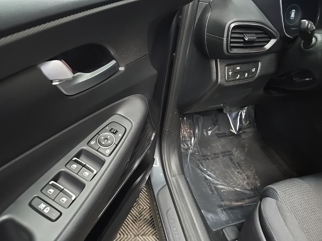 2020 Hyundai Santa Fe SEL photo 25