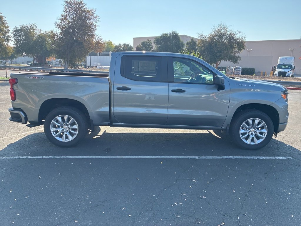 2026 Chevrolet Silverado 1500 Custom photo 2
