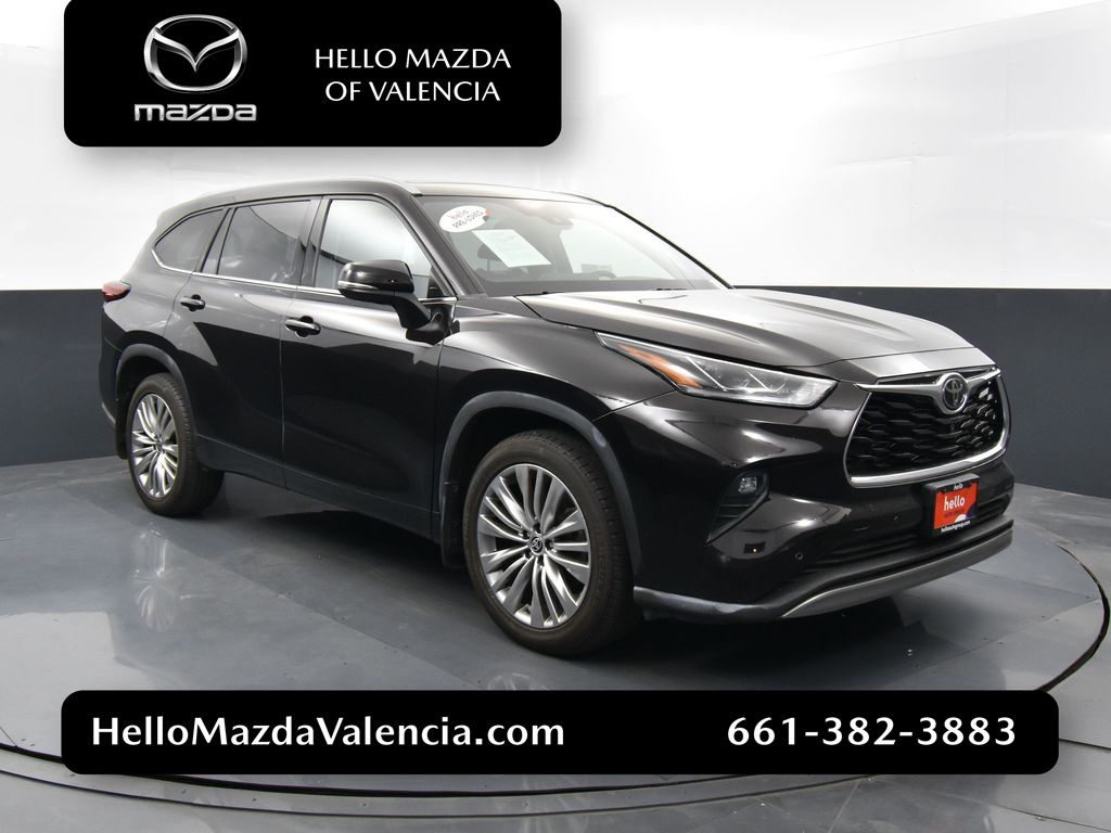 2022 Toyota Highlander Platinum's photo