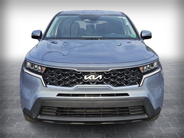 2022 Kia Sorento LX photo 2