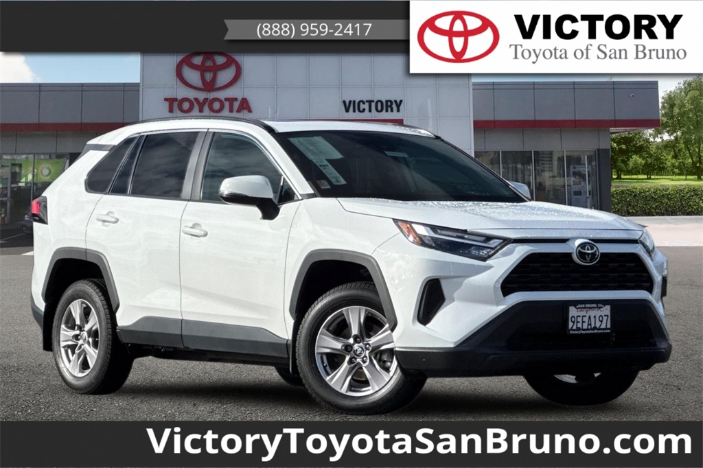 2023 Toyota RAV4 XLE's photo