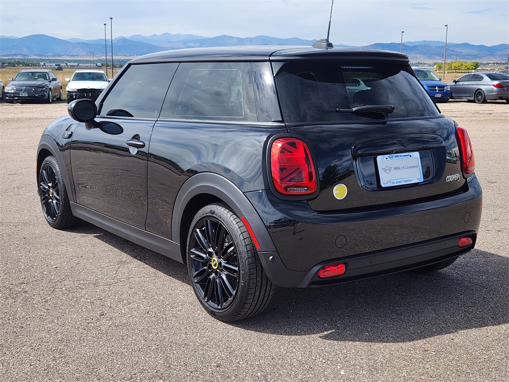2024 Mini Cooper 2 Door Hardtop SE photo 3
