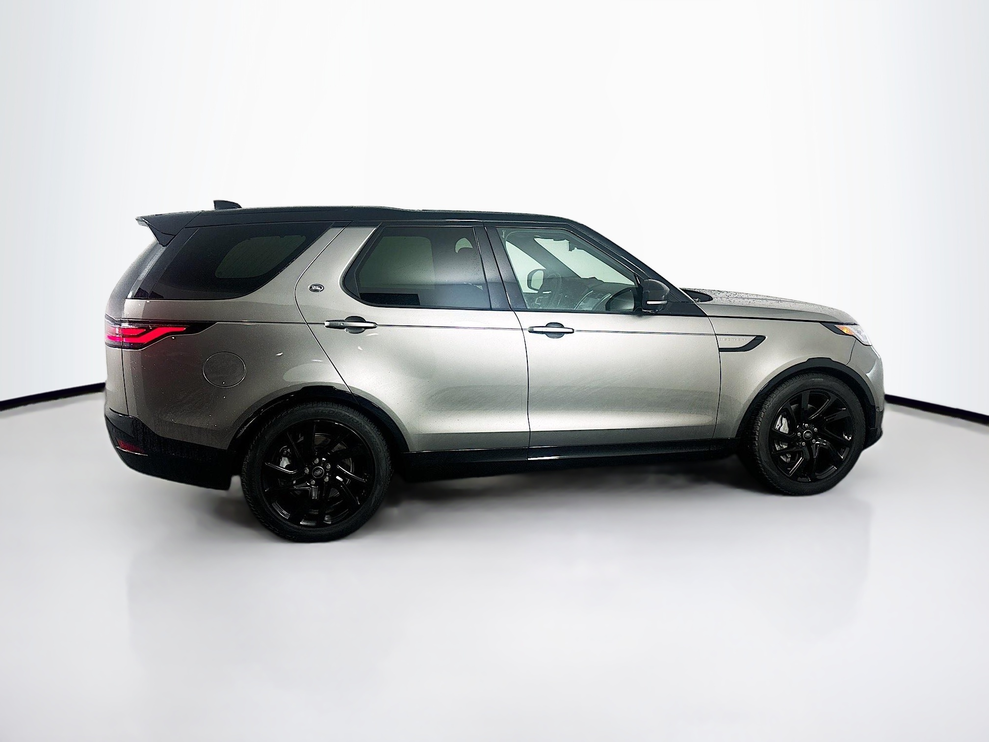 2024 Land Rover Discovery SE photo 4