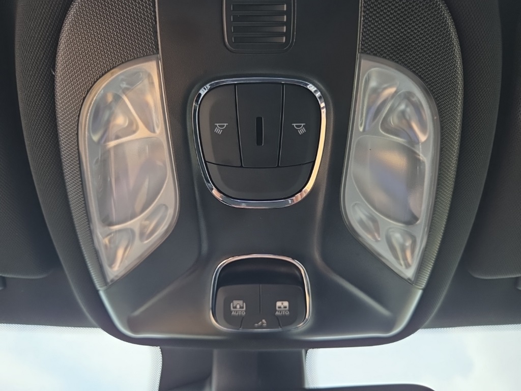 2024 Jeep Compass Latitude Lux photo 15