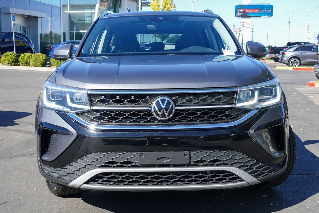 2022 Volkswagen Taos SEL photo 2