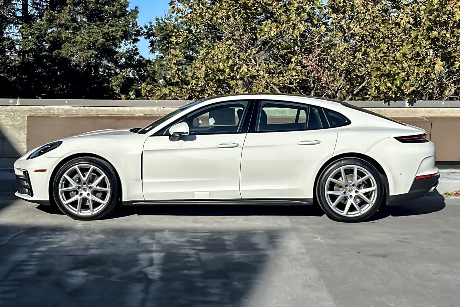 2025 Porsche Panamera 4 photo 2
