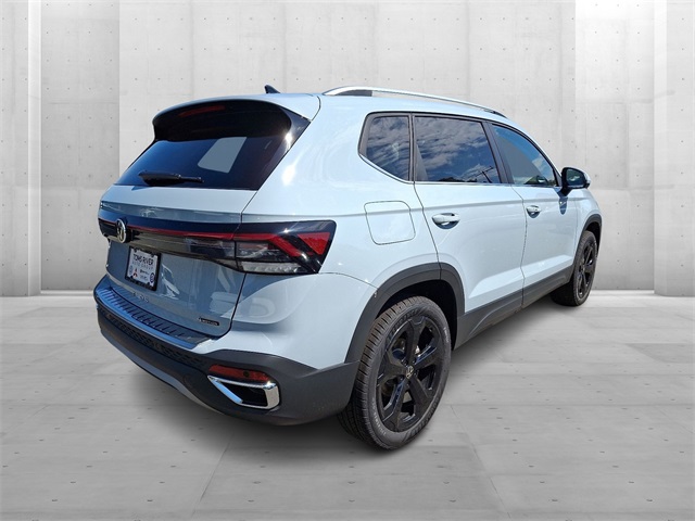 2025 Volkswagen Taos SEL photo 4