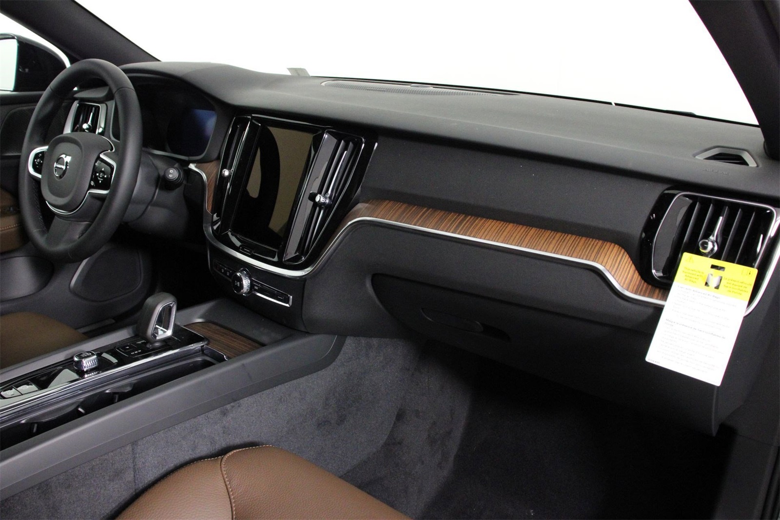 2026 Volvo V60 Cross Country B5 Plus photo 9